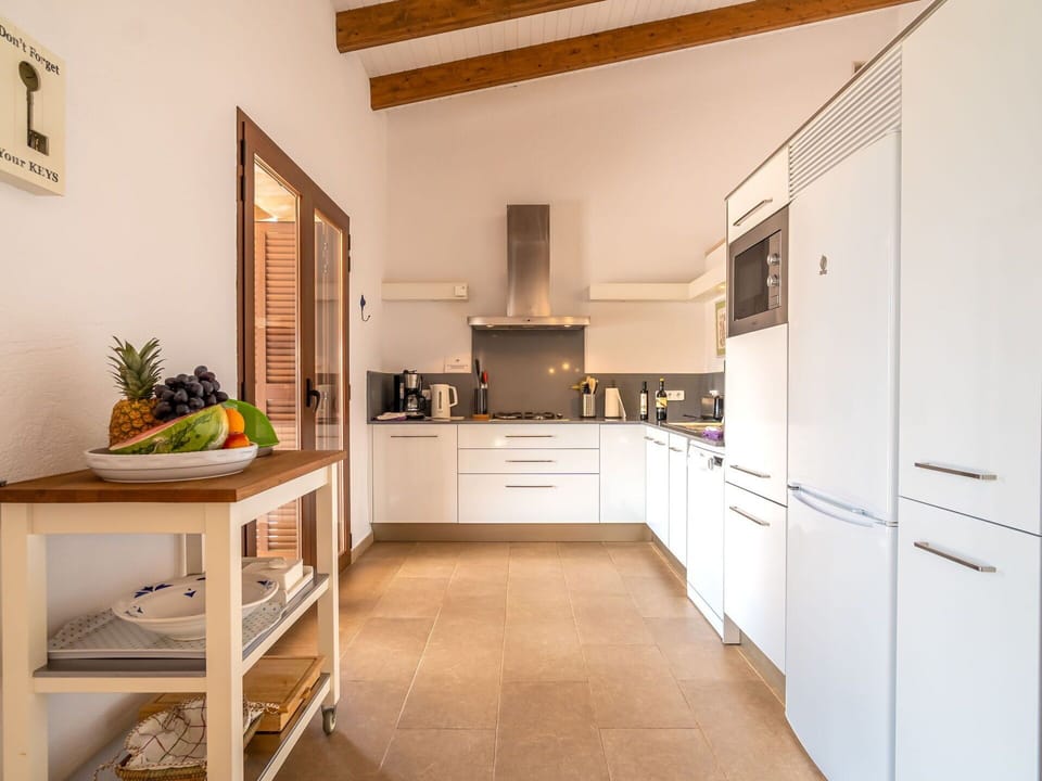 Cabinetry, Furniture, Property, Countertop, Interior Design, Orange, Kitchen, Houseplant, Wood, Plant