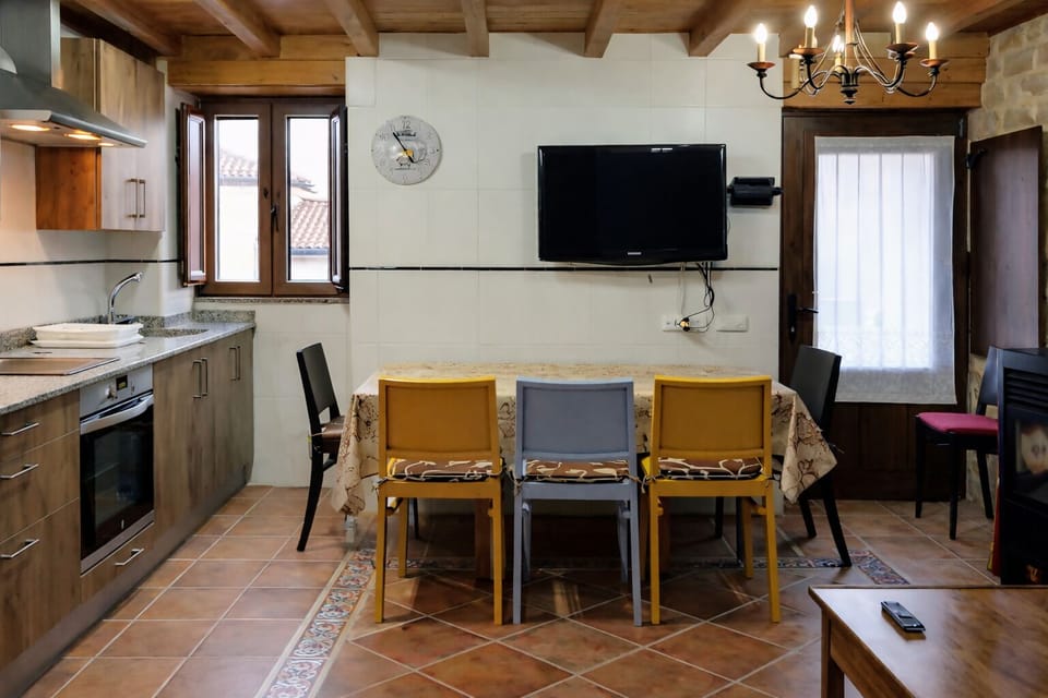 Communal lounge/ TV room,Kitchen or kitchenette,Living room,Dining area