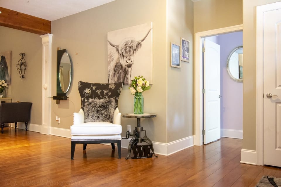 Entry seating