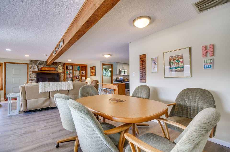 Dining Table | Dishware Provided