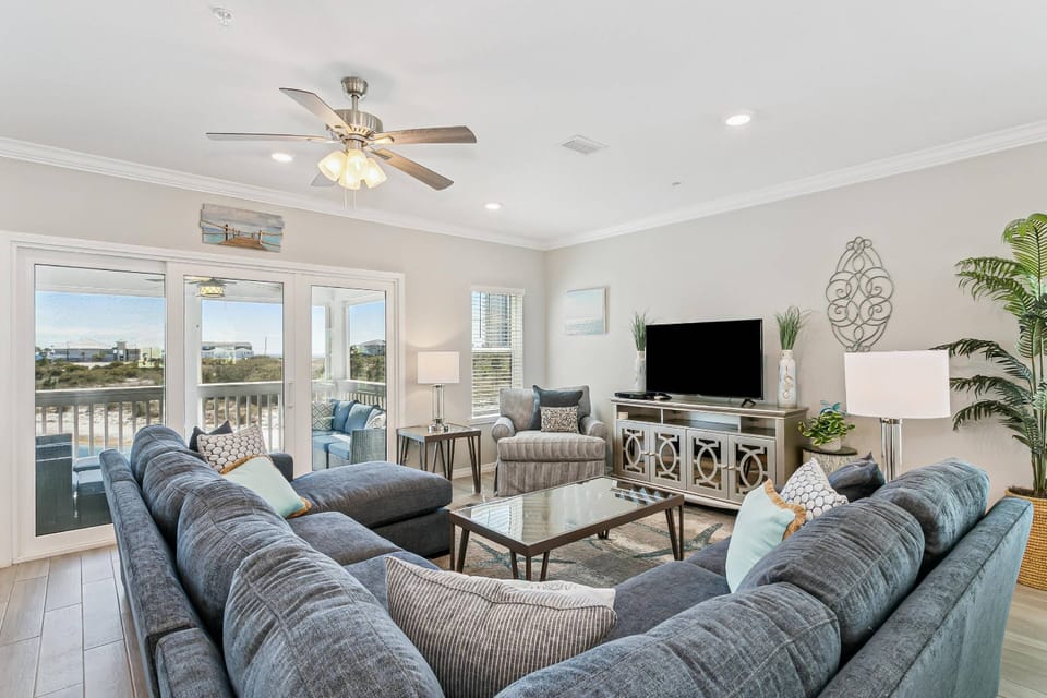 Bright living area with comfortable furniture to relax in after a day at the beach