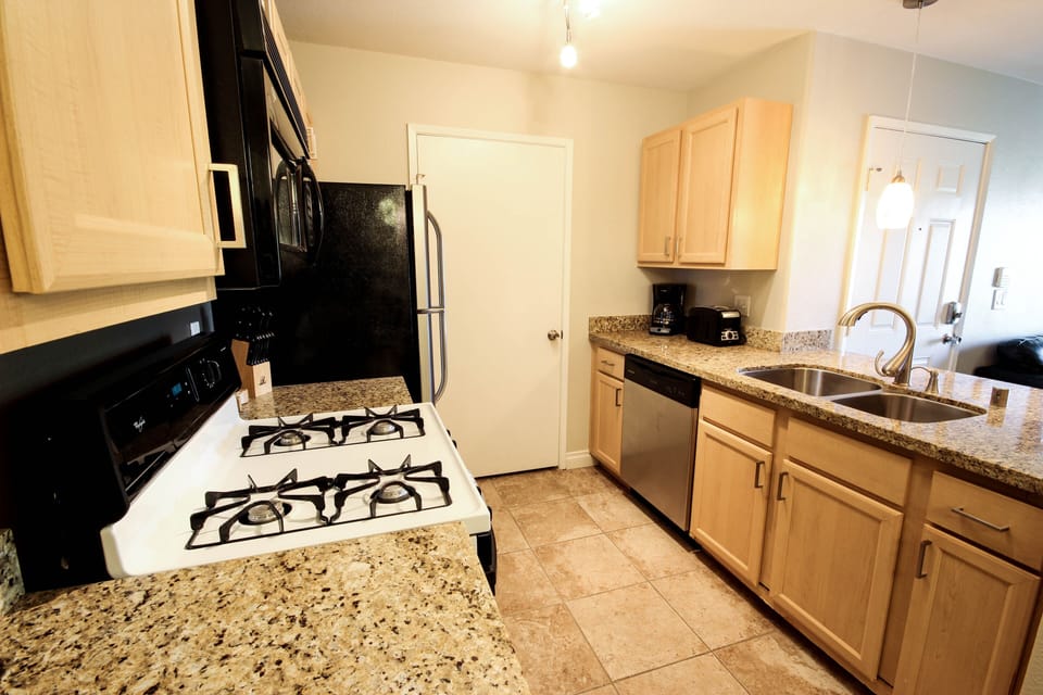 Well appointed kitchen with all major applicances