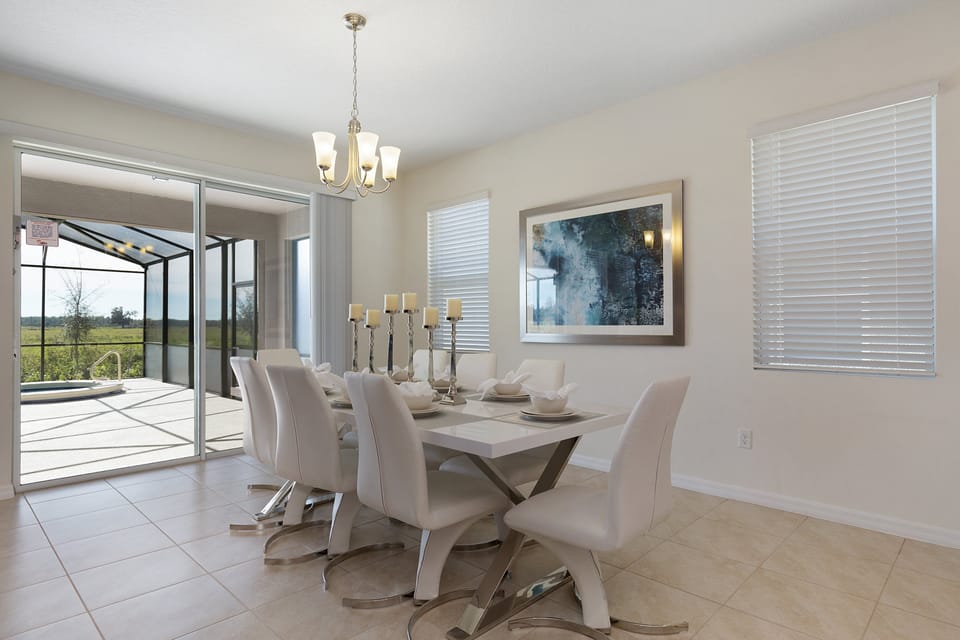 05 Dining Table with 8 Seats