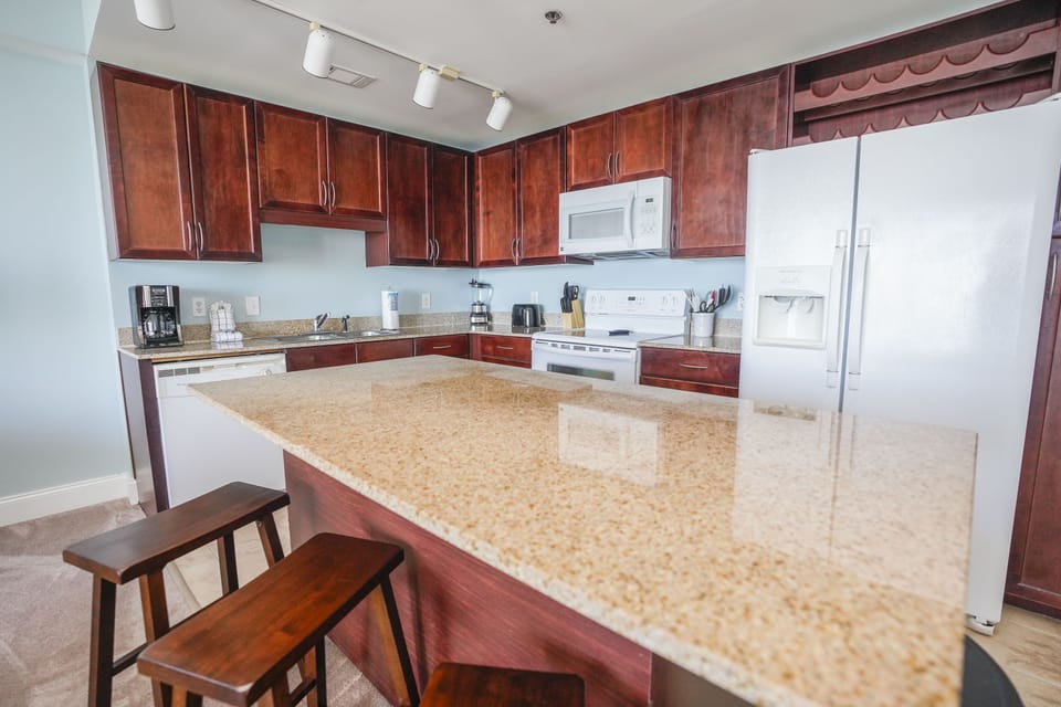 Kitchen with Breakfast Bar