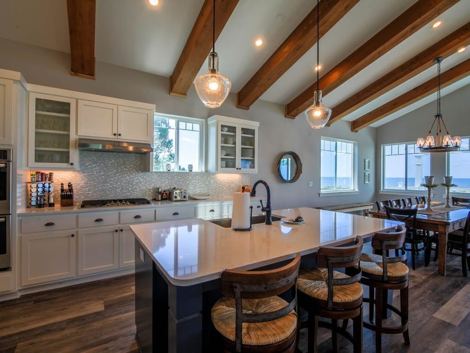 The well appointed kitchen and butler pantry will please all levels of cooks.