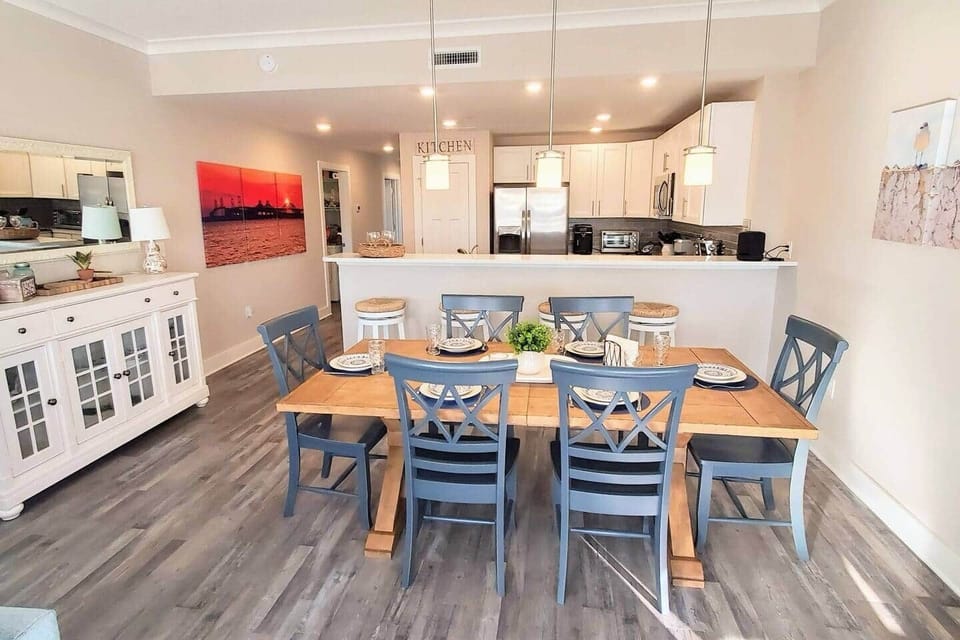 Expandable Farm Table