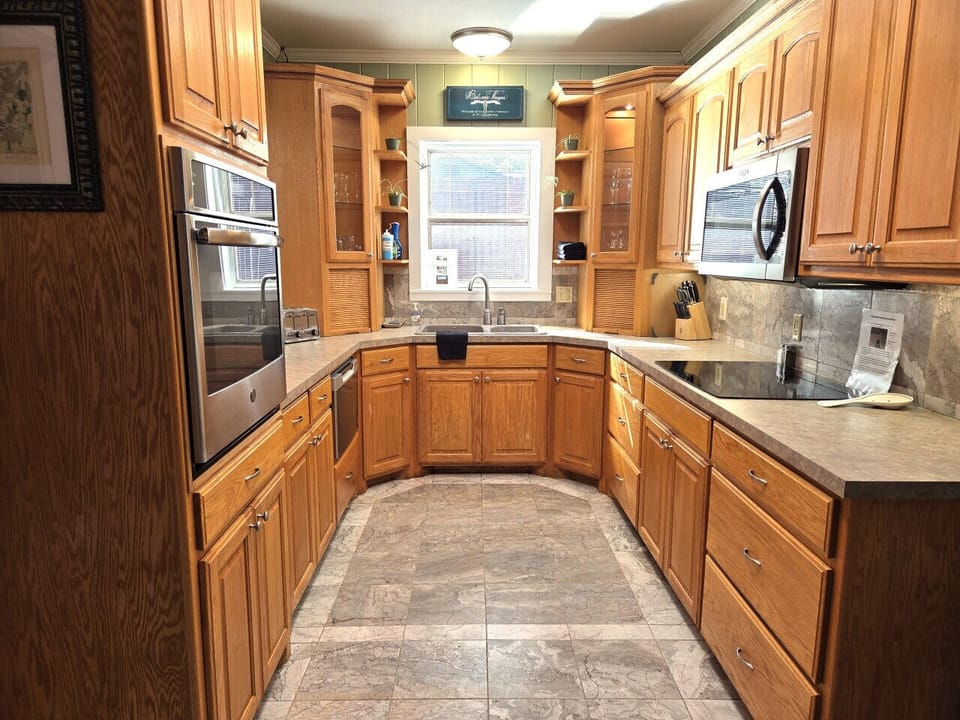 Well equipped kitchen