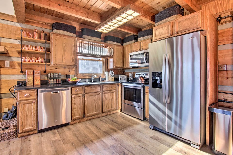 Fully Equipped Kitchen | Knife Set | Toaster