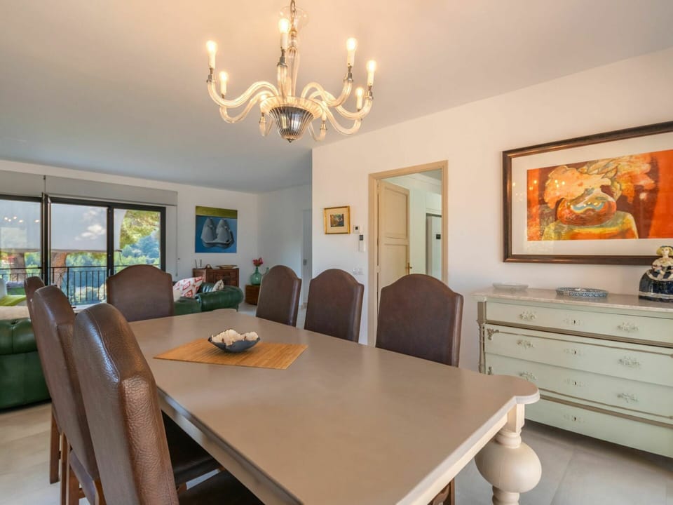 Table, Furniture, Building, Property, Picture Frame, Chair, Cabinetry, Wood, Lighting, Interior Design