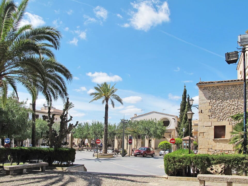 Water, Sky, Daytime, Azure, Building, Coastal And Oceanic Landforms, Body Of Water, Landscape, Beach, Natural Landscape