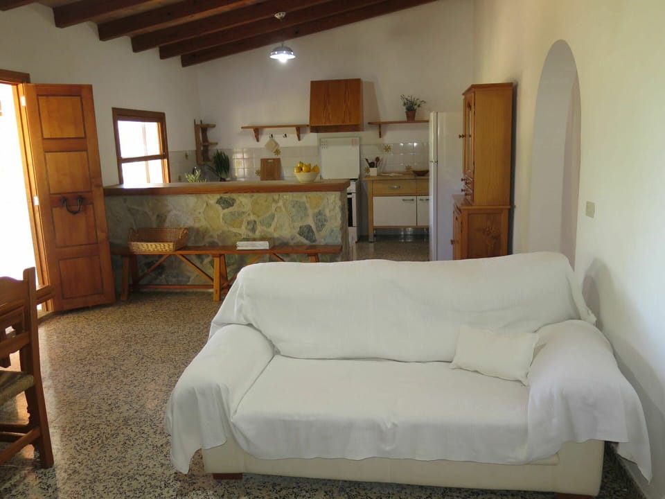 Furniture, Room, Property, Interior Design, Wall, Floor, Bedroom, Building, Bed, House