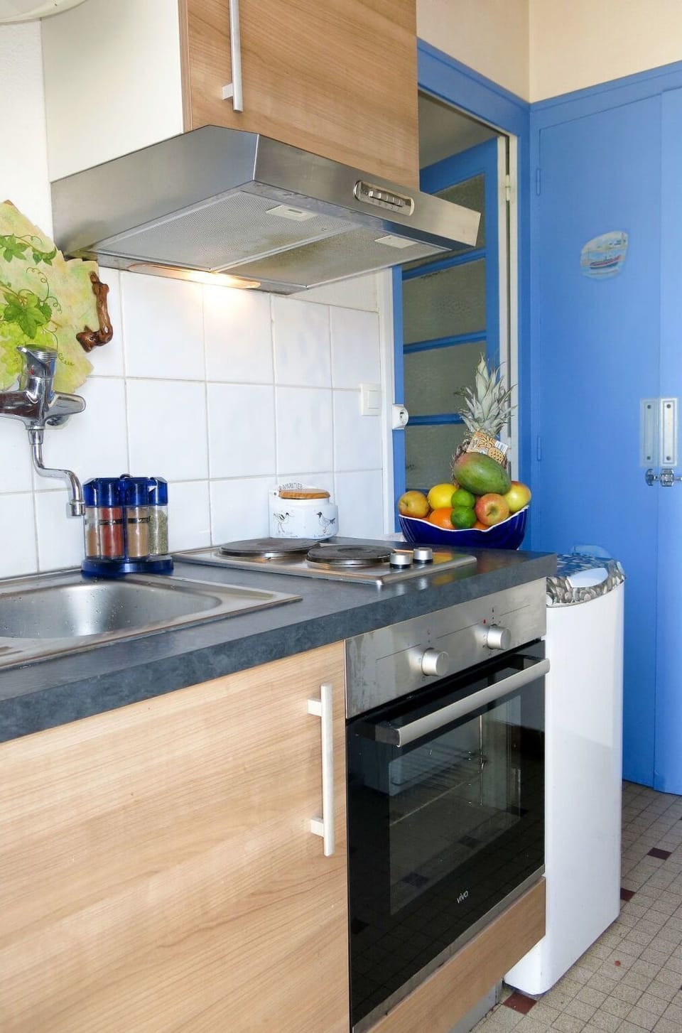Countertop, Room, Kitchen, Cabinetry, Property, Furniture, Kitchen Stove, Interior Design, Building, House