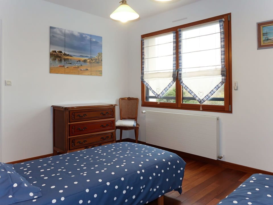 Room, Bedroom, Bed, Furniture, Property, Bed Sheet, Floor, Wall, Building, Bed Frame