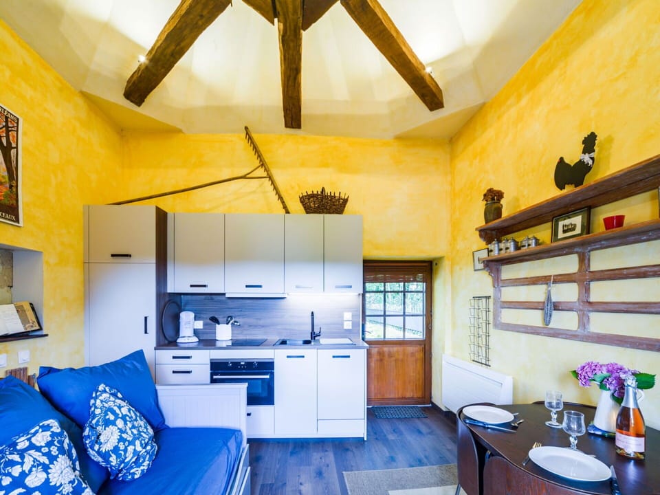 Property, Cabinetry, Blue, Building, Interior Design, Countertop, Architecture, Table, Floor, Wall