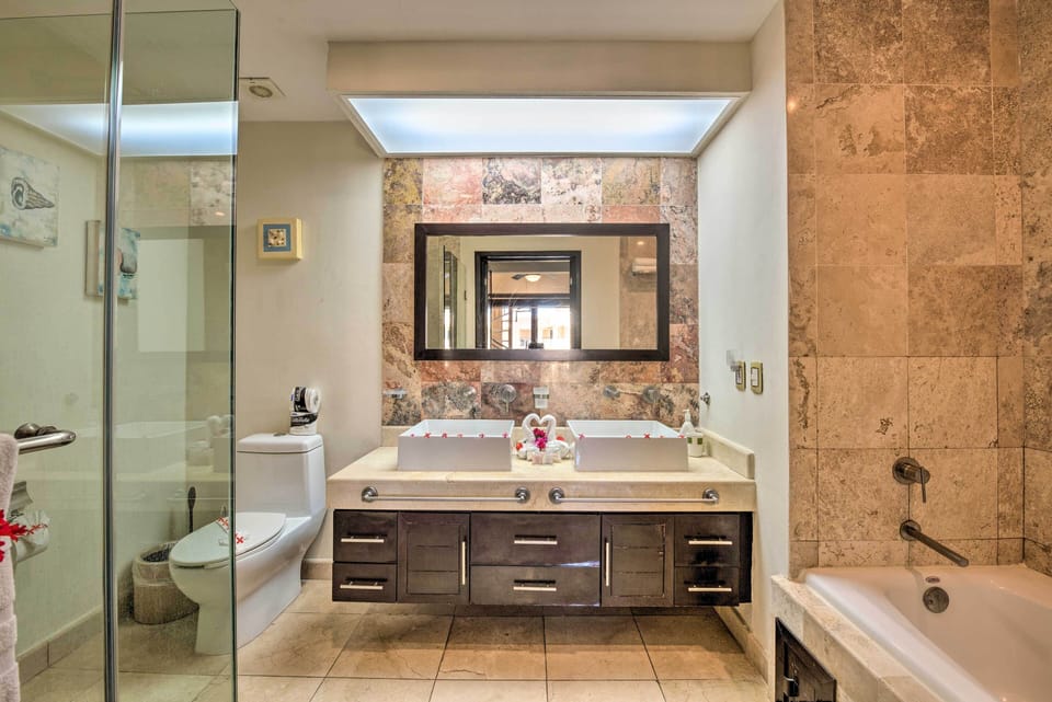 Full Bathroom | Linens & Towels