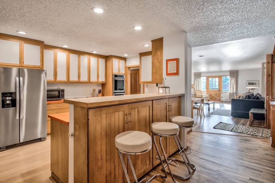 Bar Area for Additional Dining Space