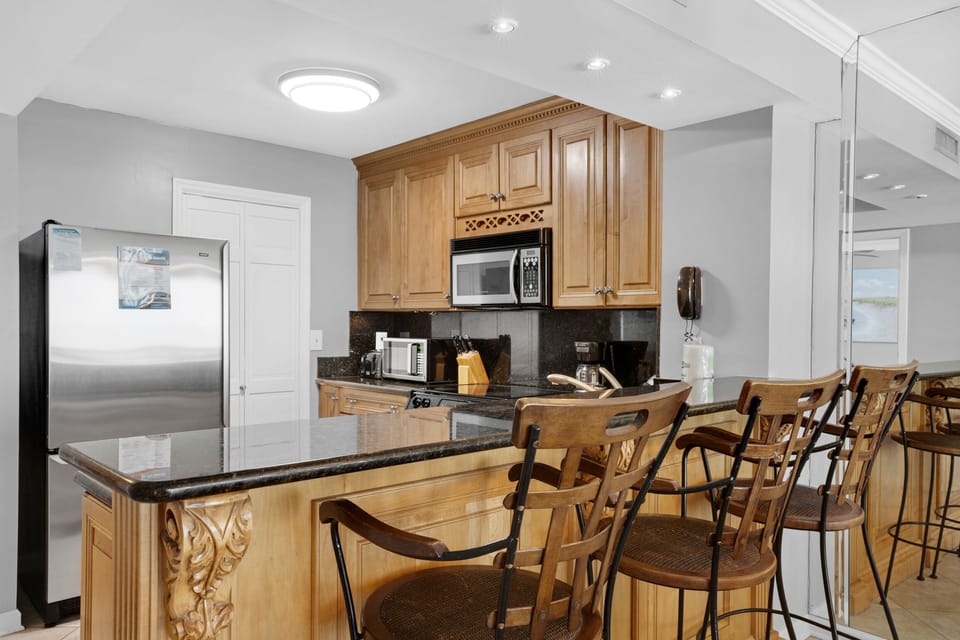 Eat-in bar seating