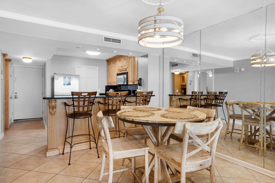 Dining plus eat-in bar seating