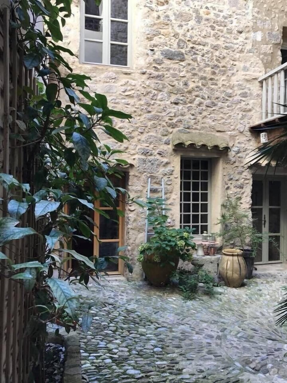 Cobbled internal courtyard 