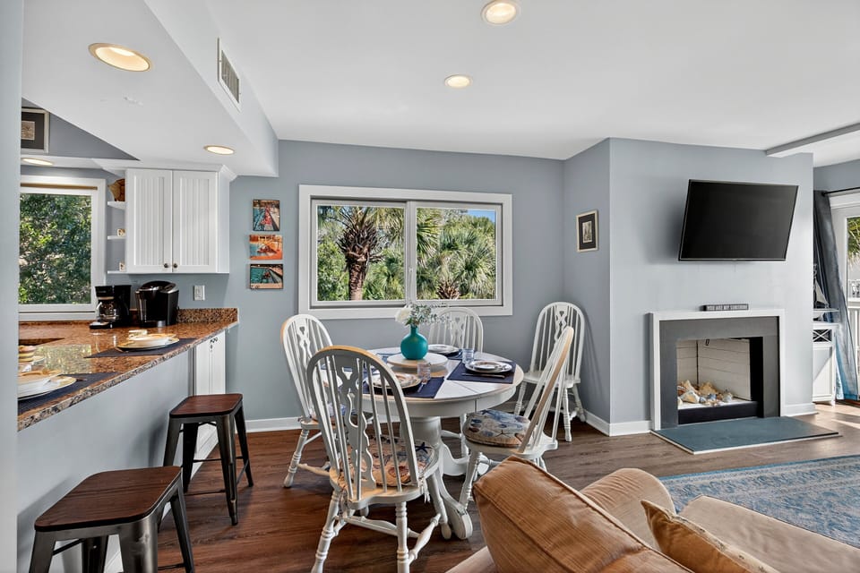 Dining Table for 4 Guests and 2 Bar Stools