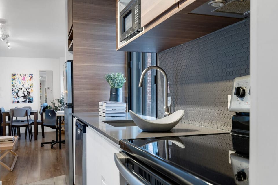 Fully equipped kitchen, complete with complimentary coffee and tea.