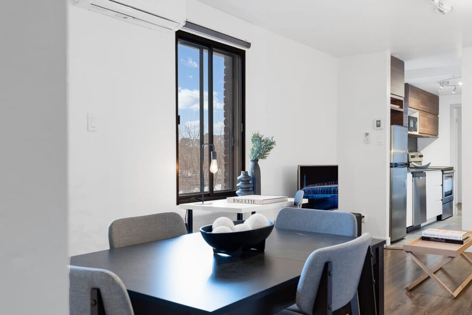 Dining Room: Fully equipped for you to prepare and enjoy a delightful meal.