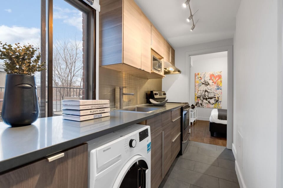 Fully equipped kitchen, complete with complimentary coffee and tea.