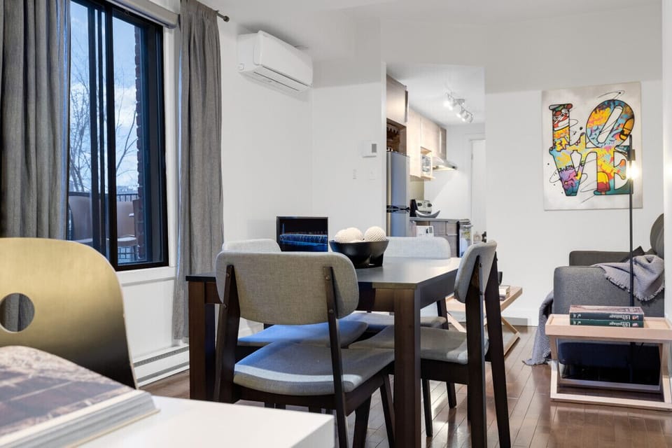 Dining Room: Fully equipped for you to prepare and enjoy a delightful meal.