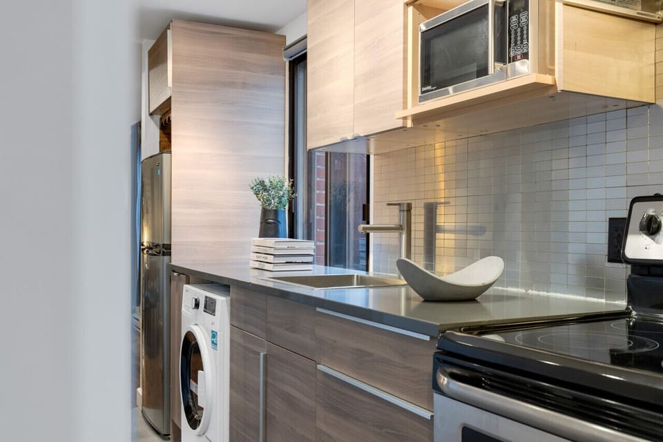 Fully equipped kitchen, complete with complimentary coffee and tea.