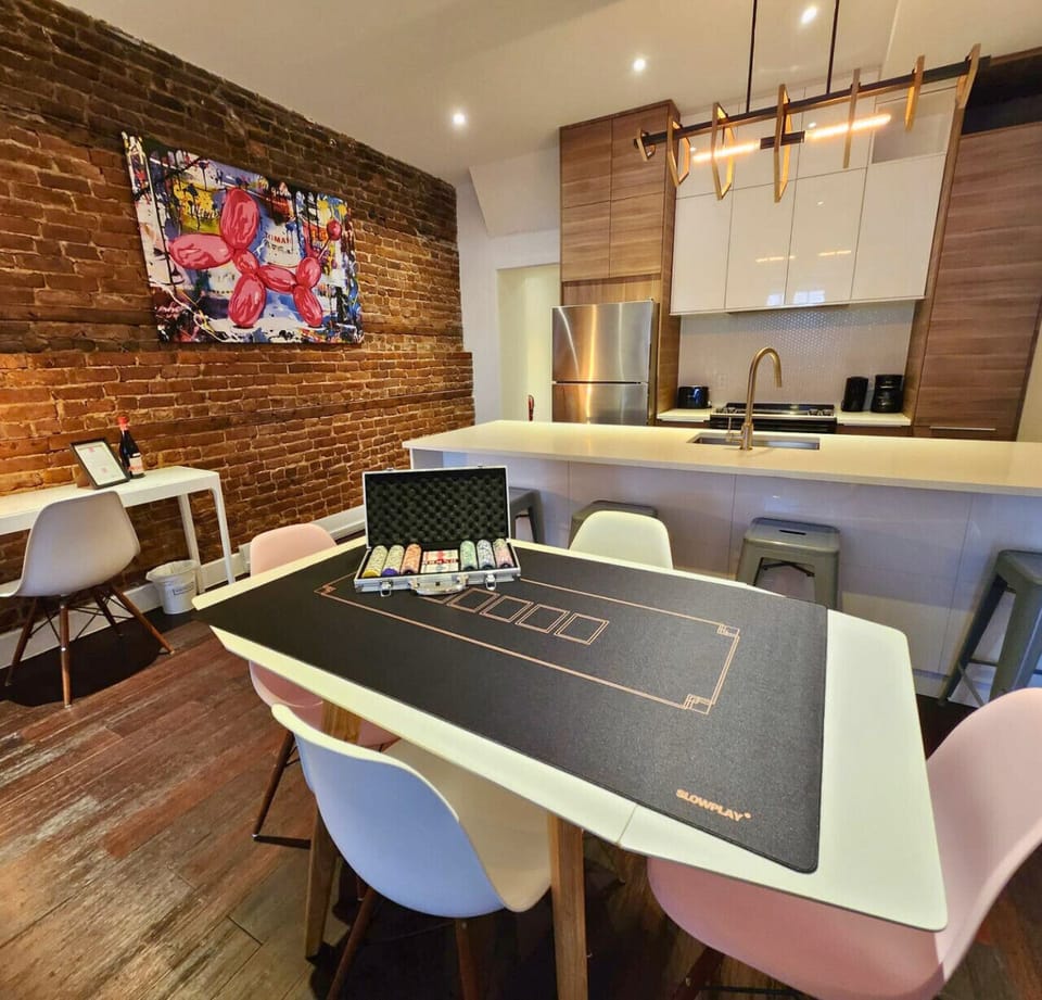 Soho-5 FREE Poker Mat & Chips! `Stay & Play Poker with LIV MTL – Make memories with friends and enjoy fun-filled game nights during your stay!