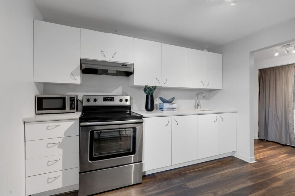 Fully equipped kitchen with complimentary coffee and tea.