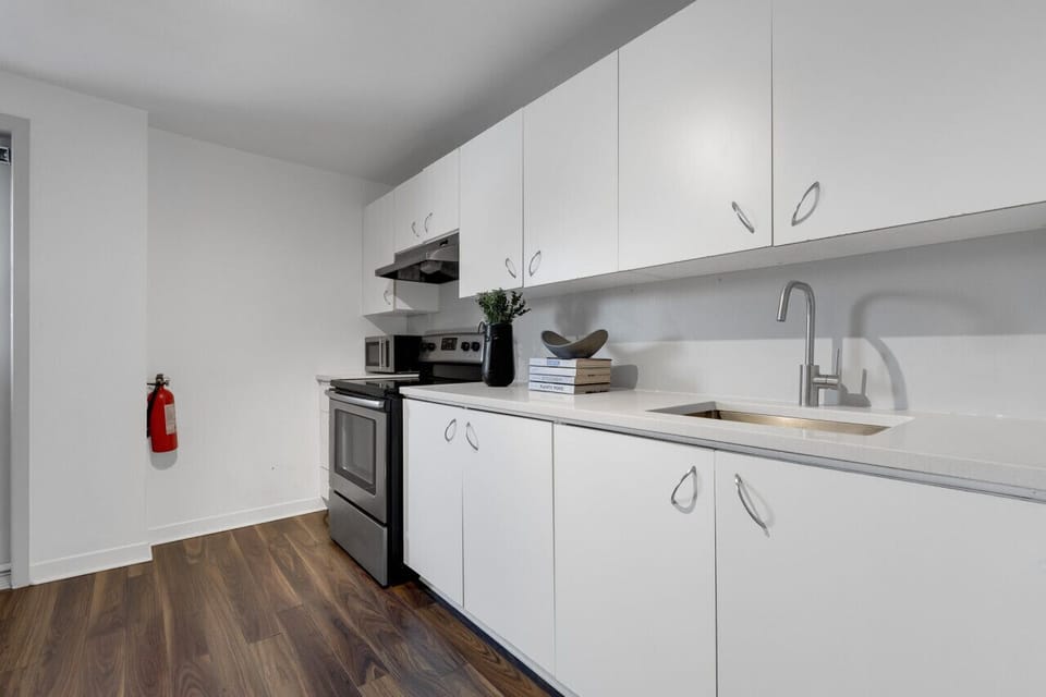 Fully equipped kitchen with complimentary coffee and tea.
