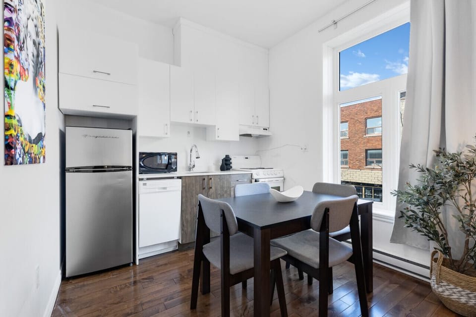 Fully equipped kitchen, complete with complimentary coffee and tea.