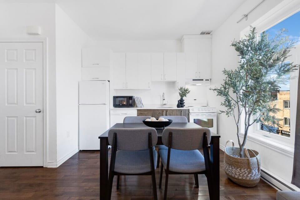 Fully equipped kitchen, complete with complimentary coffee and tea.