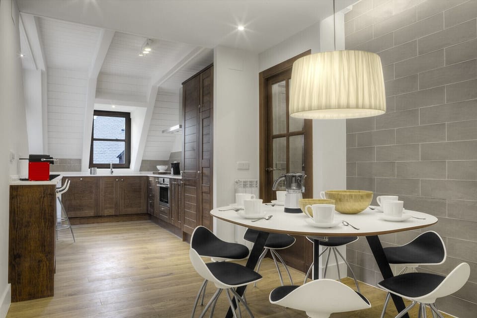 Beautiful tripex of the Vinyeta by Totiaran apartment. Ideal for 12 people. Located in the Val de Ruda urbanization, at the foot of the slopes