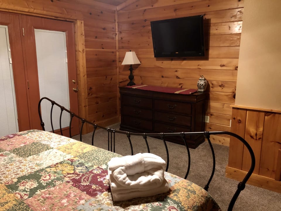 TV in Master Bedroom - with cable