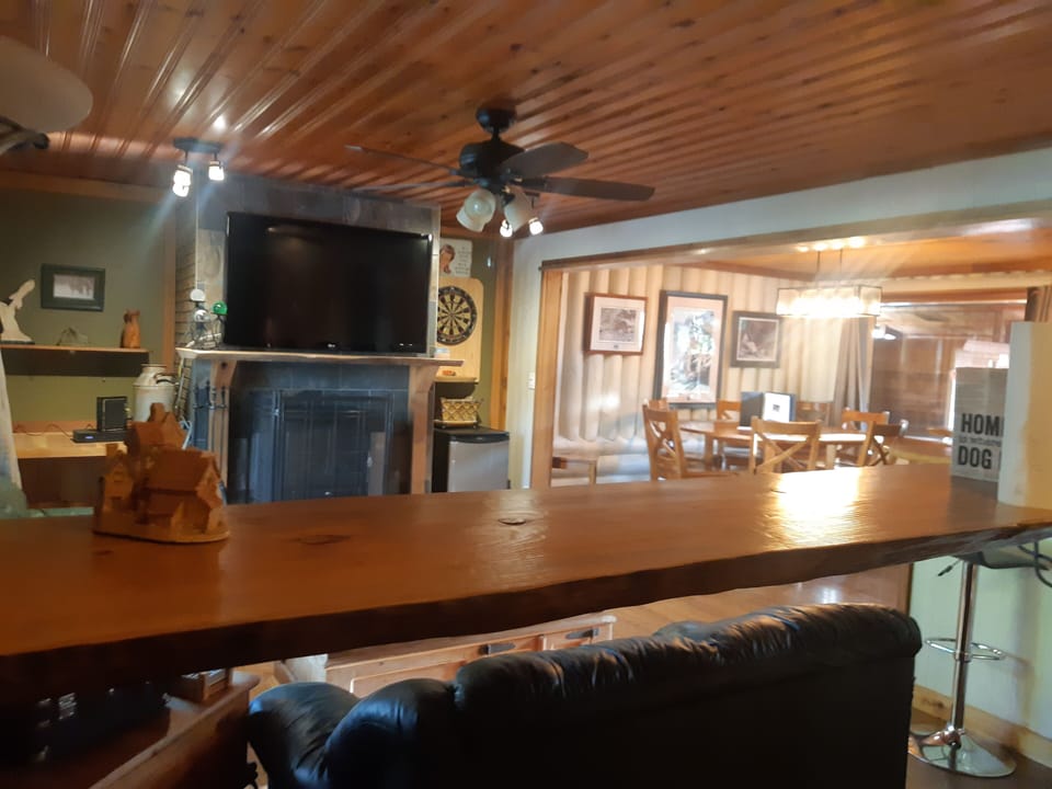 Great layot for small groups of entertainment & dart players.