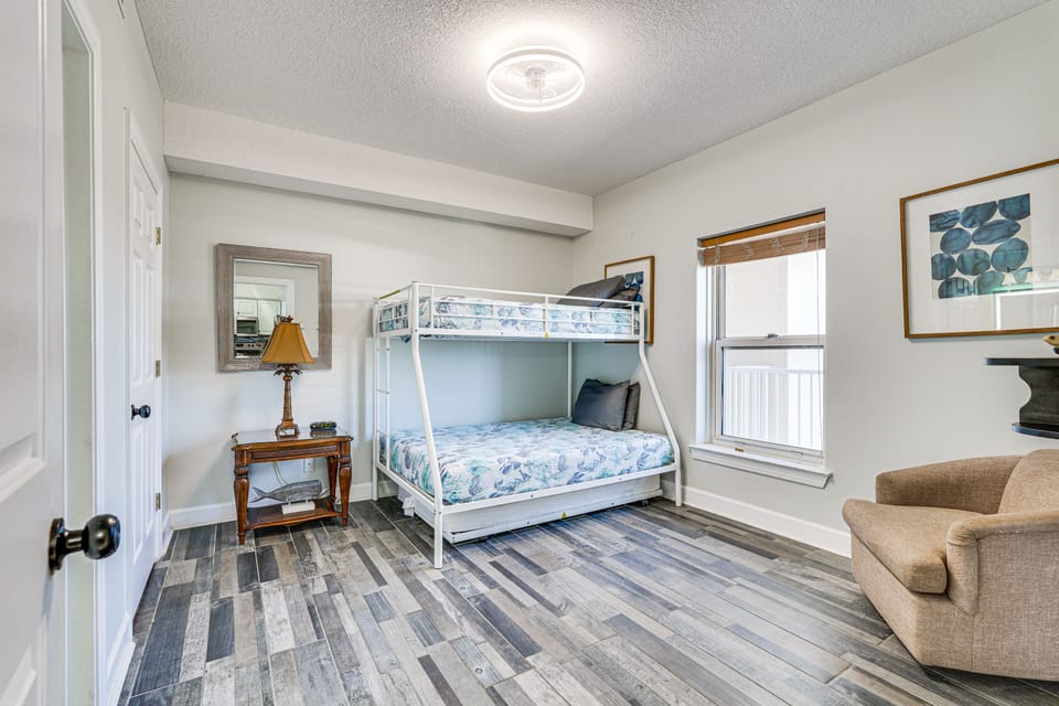 Bedroom 2 | Twin/Full Bunk Bed | Smart TV