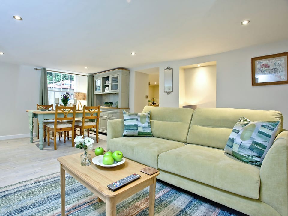 Living room/dining room | Bedford VillasBay Tree, Tavistock