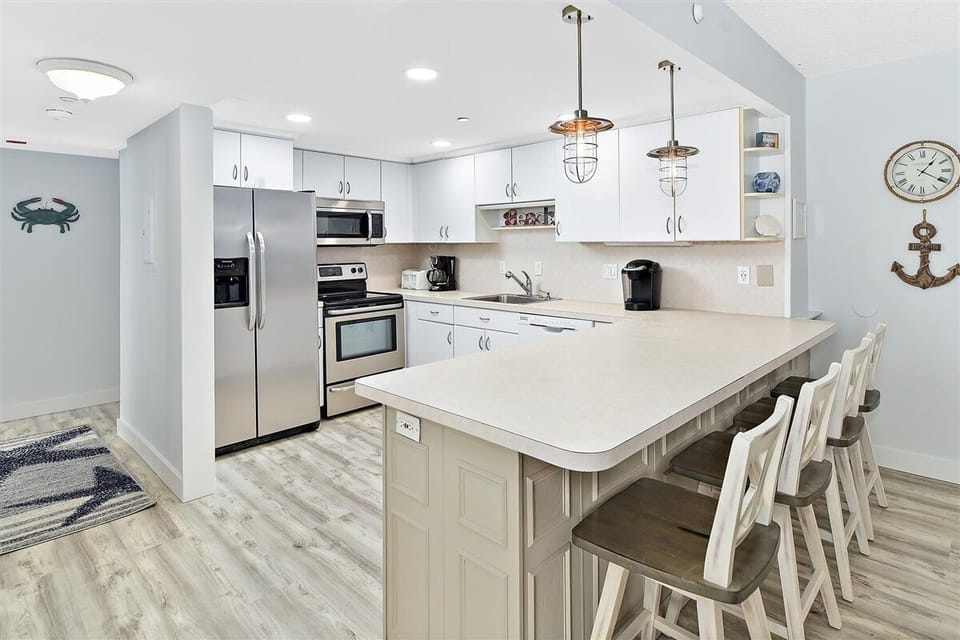 Kitchen breakfast bar