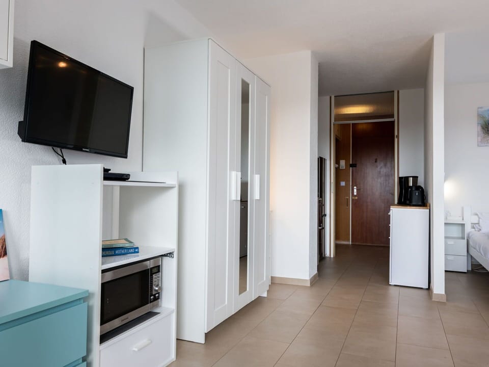 Building, Cabinetry, Interior Design, Door, Floor, Wood, Flooring, Comfort, House, Hardwood