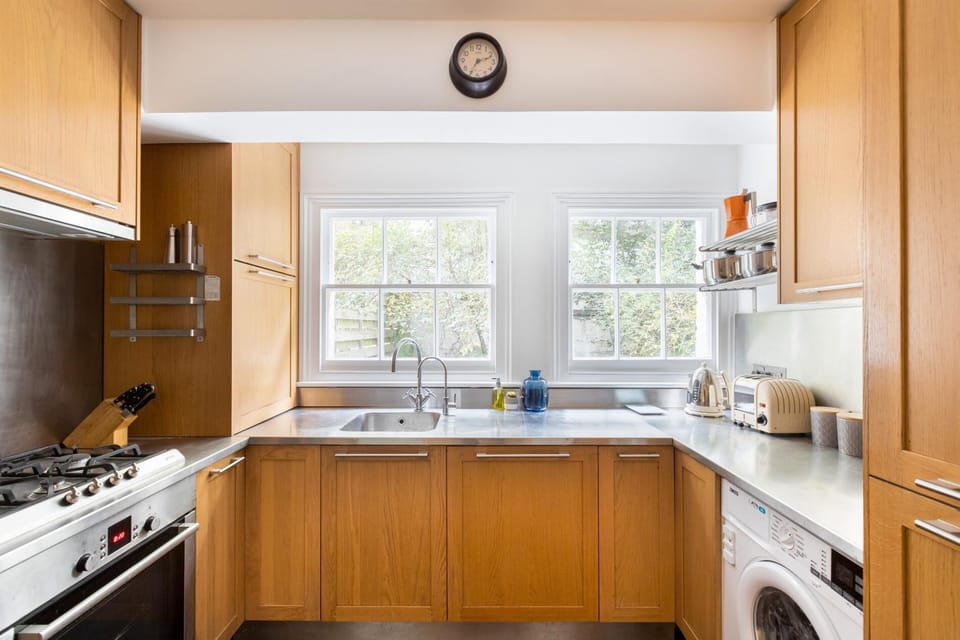 Picnic in the Park – Fantastic 3 Bedroom (3860)