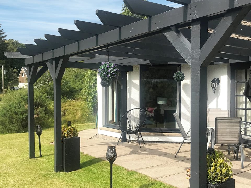 Sitting-out-area with garden furniture	 | Cushendall House, Banavie, near Fort William