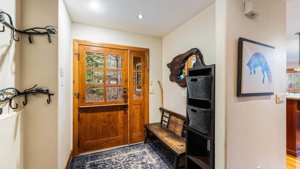 Front entry/mud room