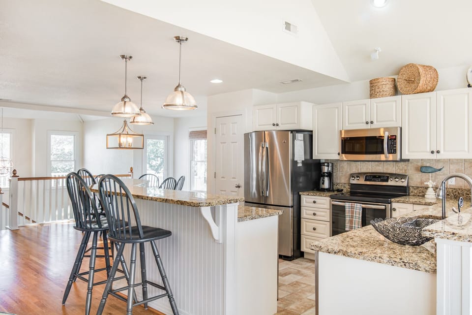 HK64: Bluebird l Mid Level Kitchen