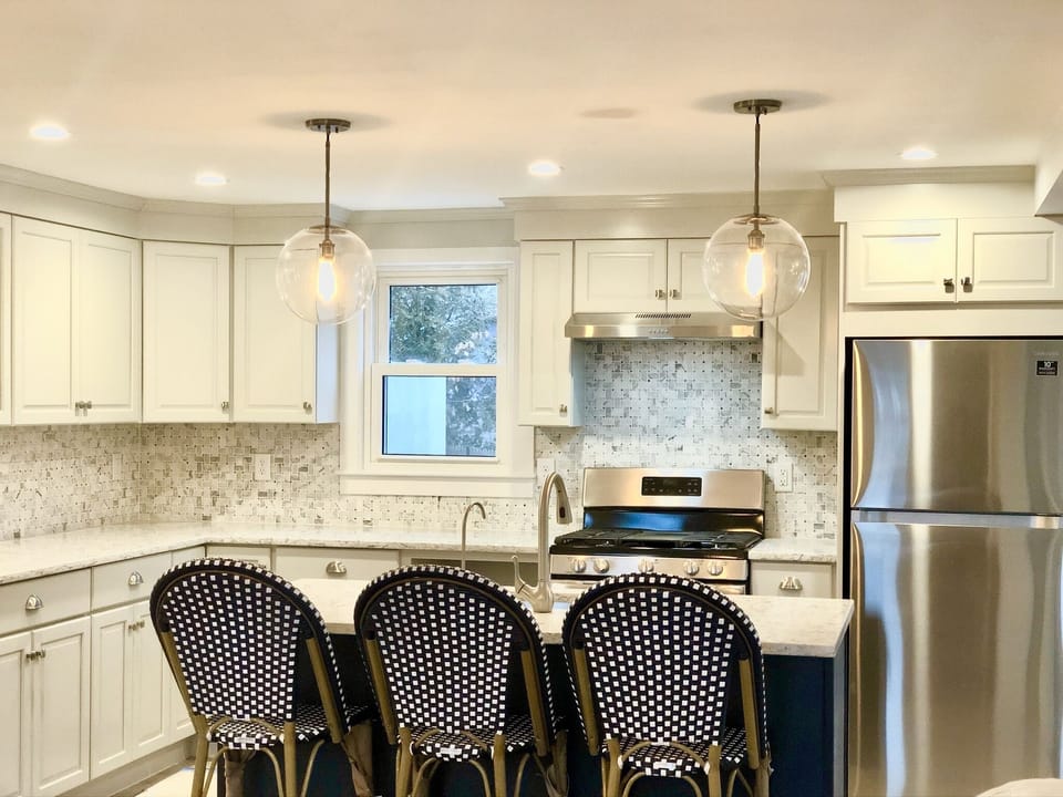 Brand new kitchen with stainless steel appliances and quartz countertops! 