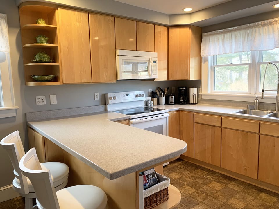 Kitchen peninsula, complete with bar stools.