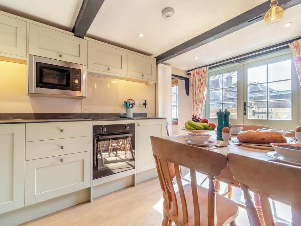 Rose kitchen