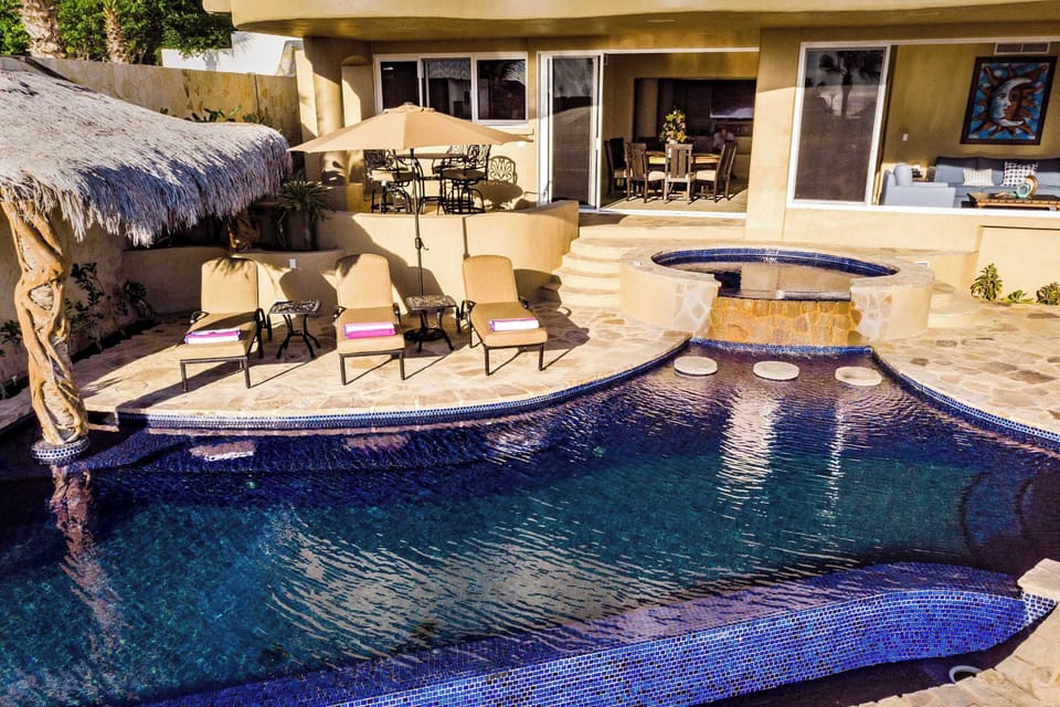 Wonderful open layout perfect for family & friends gatherings