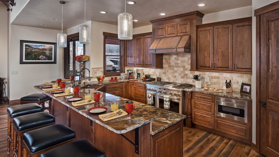 Gourmet kitchen